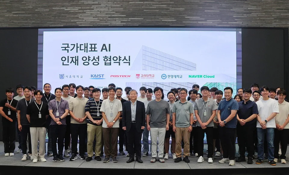 “챗GPT 자리 진짜 뺏으려고?” 네이버, 서울대·카이스트 등 AI 어벤져스 꾸렸다