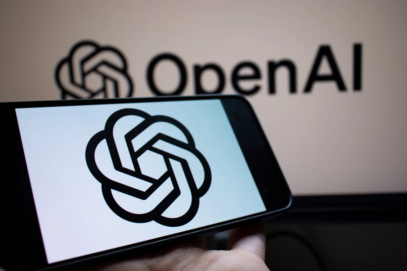 "OpenAI 발칵!" 애플 천재와 9조 계약, 이름 하나 때문에 날아갈 판?