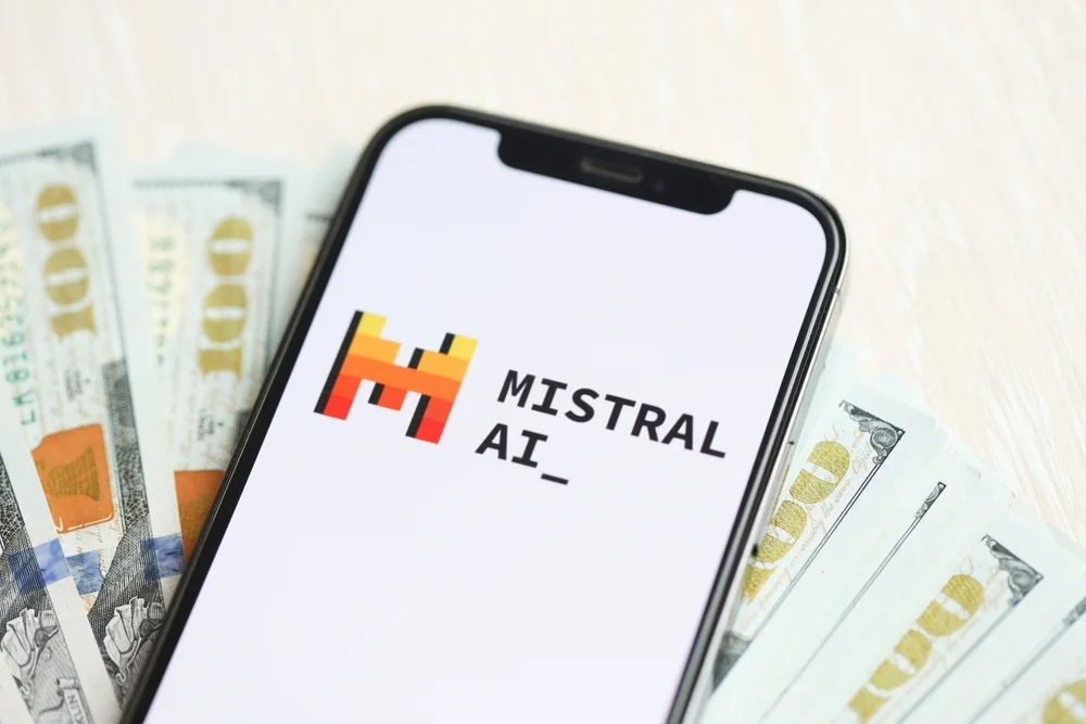 “MS도 갈아탔다?” 8조원 몸값 프랑스 AI, OpenAI 아성을 무너뜨릴까