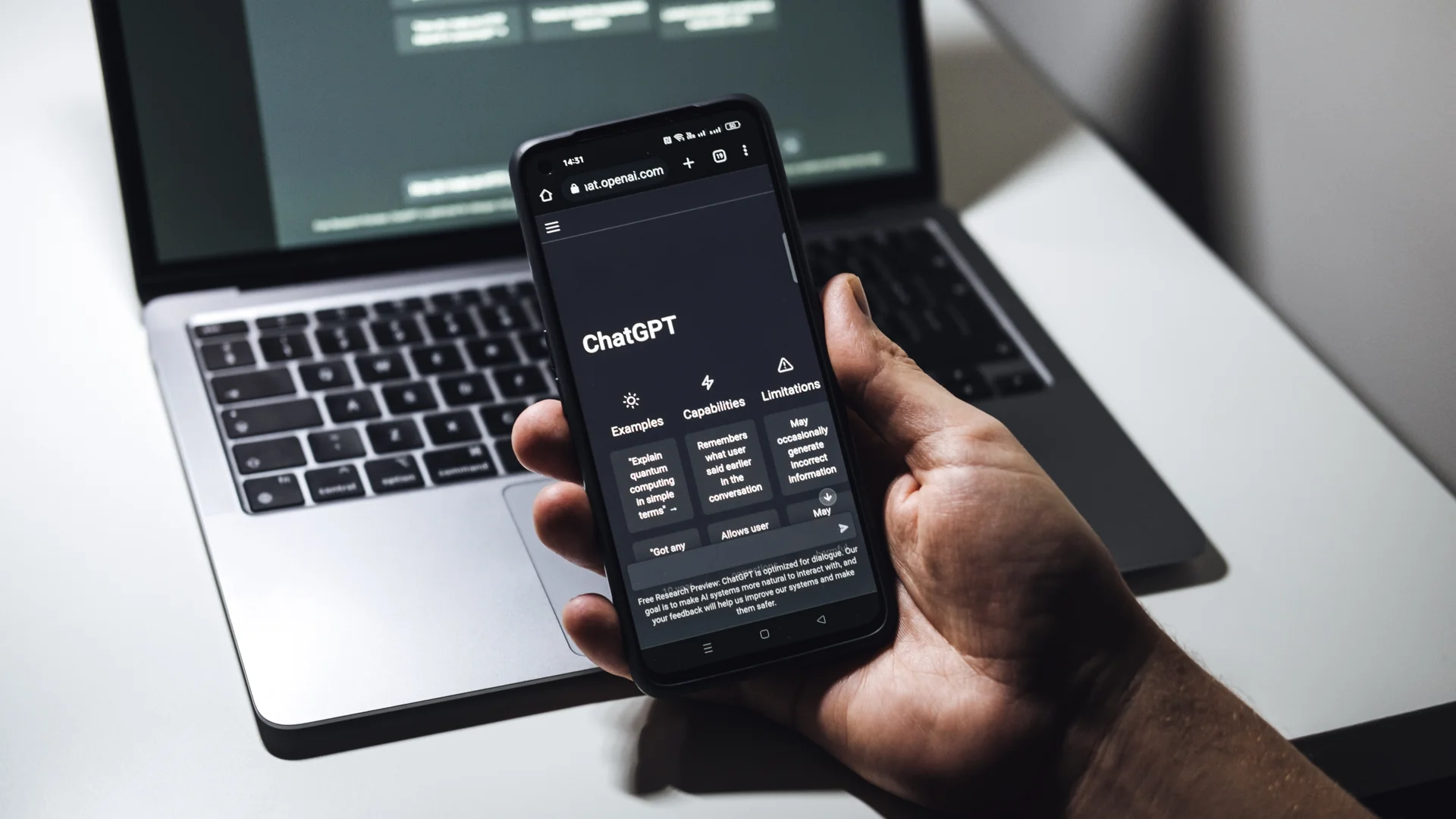 “ChatGPT 1년 사용료가 단돈 1달러?” OpenAI의 미국 정부 장악 야심.