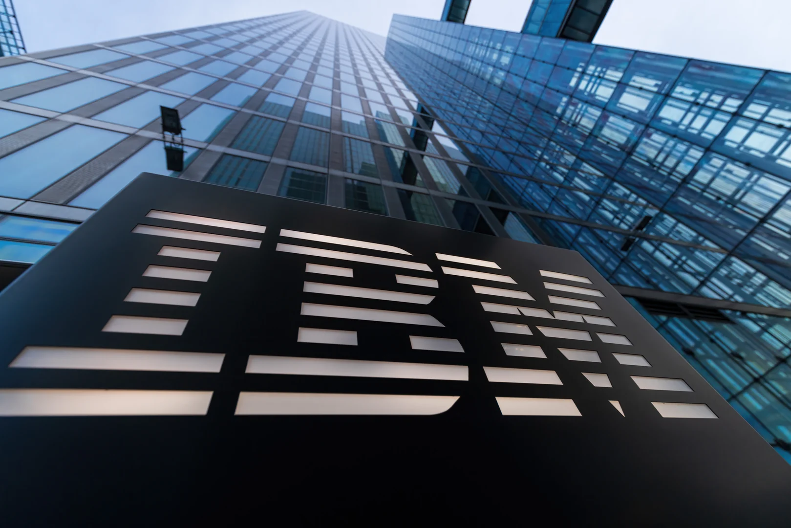 “이미 늦었을 수도..” 해커 잡는 AI 경찰 등장, IBM의 섬뜩한 경고